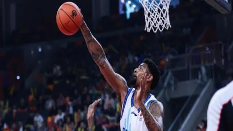 惊爆！豪门劲旅12球狂欢瞬间被逆转，3球争议判罚后11.3亿豪门梦碎，连胜王朝终告破灭！